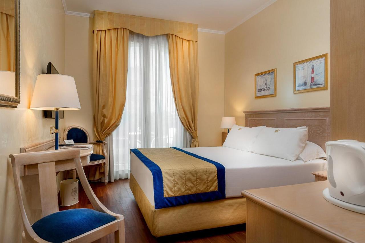 Hotel De Londres Rimini Esterno foto