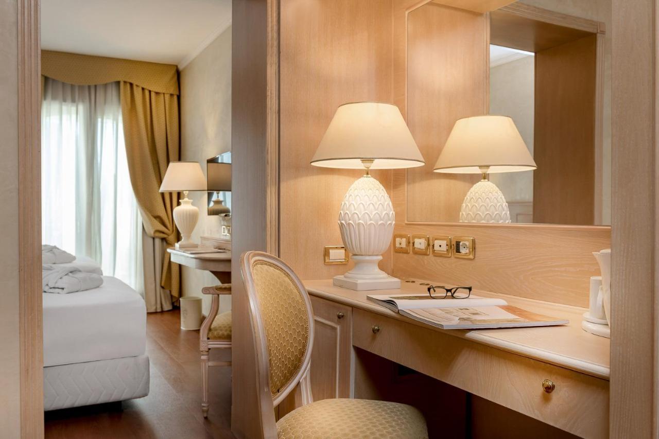 Hotel De Londres Rimini Esterno foto